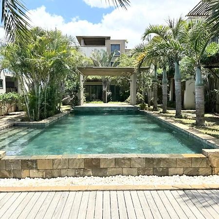 Stunning 3-Bedroom Apartment With Private Rooftop Terrace & Gorgeous Pool Flic en Flac Exterior photo