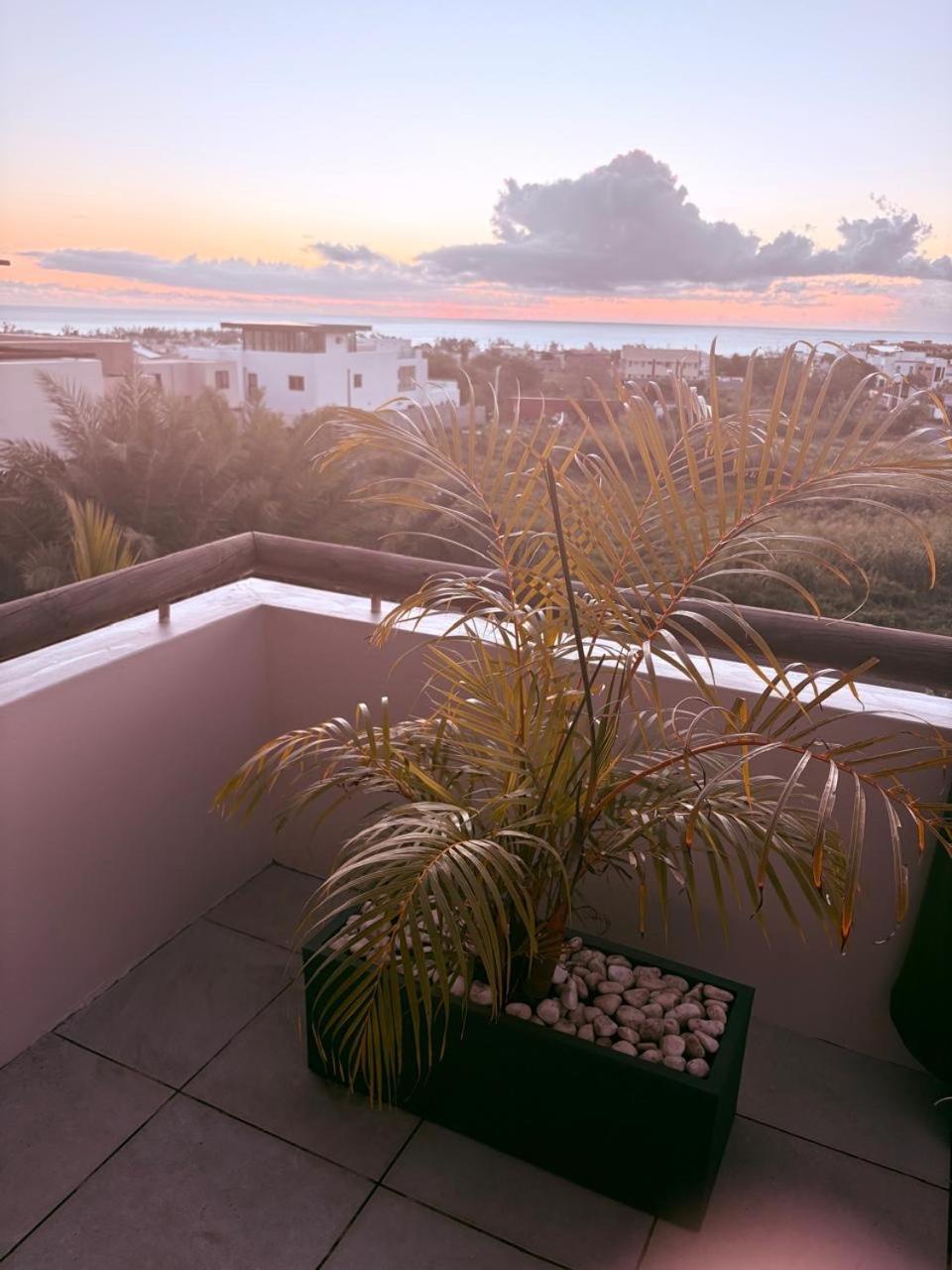 Stunning 3-Bedroom Apartment With Private Rooftop Terrace & Gorgeous Pool Flic en Flac Exterior photo